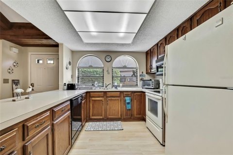 Casa en alquiler en Weeki Wachee, Florida, 3 dormitorios, 116.96 m2 № 1603151 - foto 10