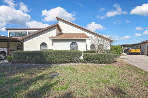 Casa en alquiler en Weeki Wachee, Florida, 3 dormitorios, 116.96 m2 № 1603151 - foto 1