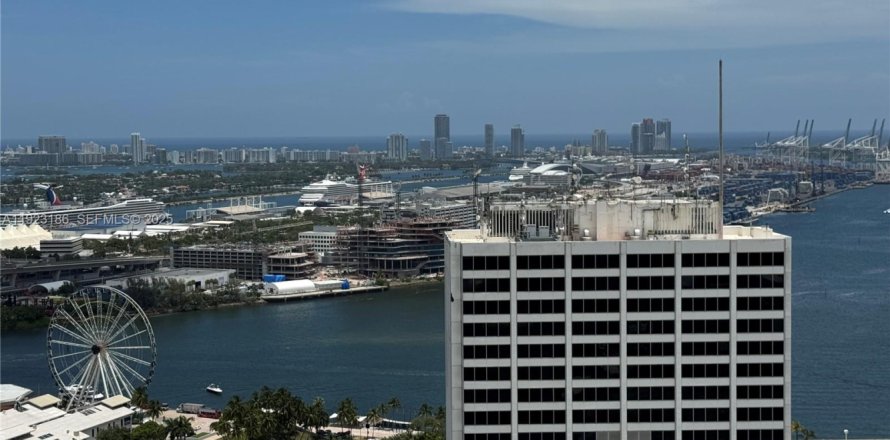 Condominio en Miami, Florida, 2 dormitorios № 1982581