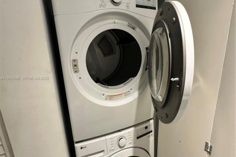 Condominio en venta en Miami, Florida, 2 dormitorios, 96.25 m2 № 1982581 - foto 21