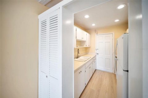 Condo in Venice, Florida, 2 bedrooms  № 1853582 - photo 7