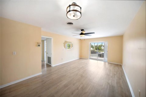 Condo in Venice, Florida, 2 bedrooms  № 1853582 - photo 13