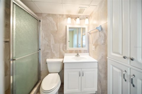 Condo in Venice, Florida, 2 bedrooms  № 1853582 - photo 17