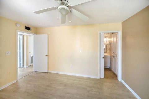 Condo in Venice, Florida, 2 bedrooms  № 1853582 - photo 16