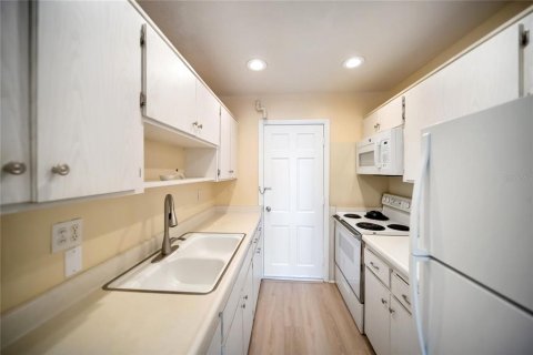 Condo in Venice, Florida, 2 bedrooms  № 1853582 - photo 9