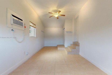 House in Hialeah, Florida 3 bedrooms, 155.61 sq.m. № 1768167 - photo 22
