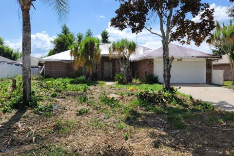 Villa ou maison à Deltona, Floride 3 chambres, 176.33 m2 № 2330102