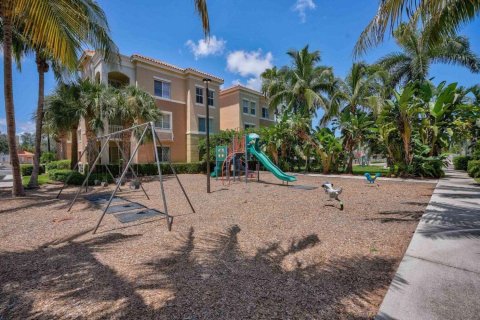 Condominio en alquiler en Palm Beach Gardens, Florida, 2 dormitorios, 124.95 m2 № 1119855 - foto 1