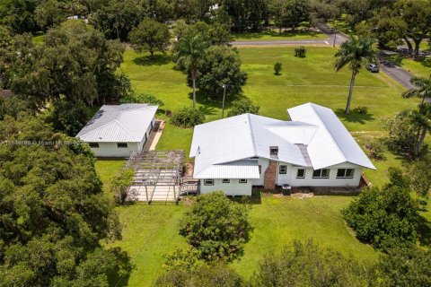 House in LaBelle, Florida 2 bedrooms № 1841249 - photo 1