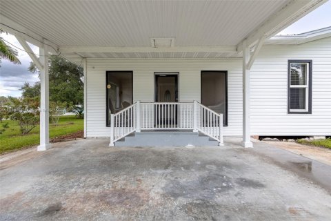 House in LaBelle, Florida 2 bedrooms № 1841249 - photo 4