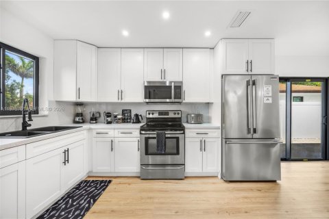 Купить виллу или дом в Делрей-Бич, Флорида 4 спальни, 134.52м2, № 2040873 - фото 14