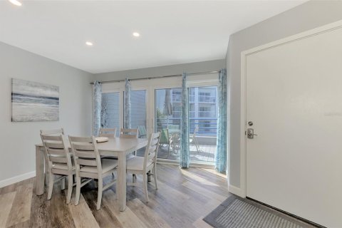 Снять в аренду кондоминиум в Энглвуд, Флорида 2 спальни, 130.25м2, № 1446054 - фото 6