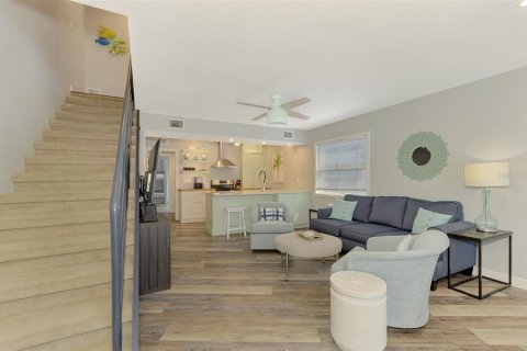 Снять в аренду кондоминиум в Энглвуд, Флорида 2 спальни, 130.25м2, № 1446054 - фото 5