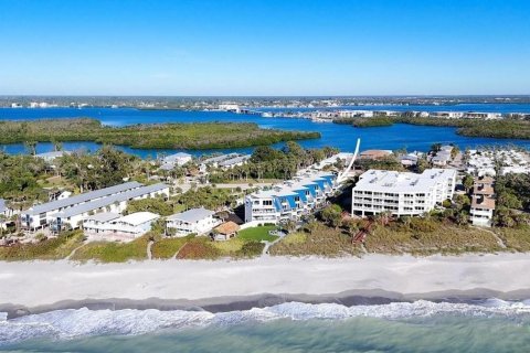 Снять в аренду кондоминиум в Энглвуд, Флорида 2 спальни, 130.25м2, № 1446054 - фото 1