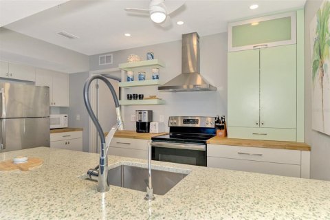 Снять в аренду кондоминиум в Энглвуд, Флорида 2 спальни, 130.25м2, № 1446054 - фото 16