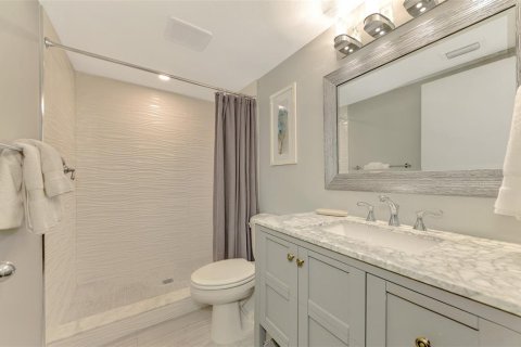 Снять в аренду кондоминиум в Энглвуд, Флорида 2 спальни, 130.25м2, № 1446054 - фото 23