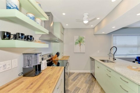 Снять в аренду кондоминиум в Энглвуд, Флорида 2 спальни, 130.25м2, № 1446054 - фото 18