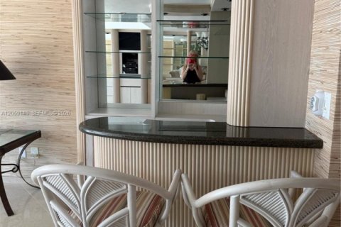 Condo in Hallandale Beach, Florida, 3 bedrooms № 2264183 - photo 3
