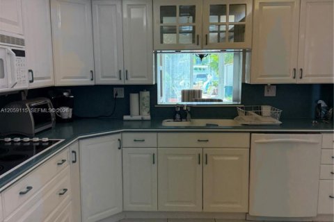 Condo in Hallandale Beach, Florida, 3 bedrooms № 2264183 - photo 4