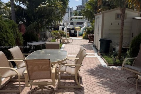 Condo in Hallandale Beach, Florida, 3 bedrooms № 2264183 - photo 8