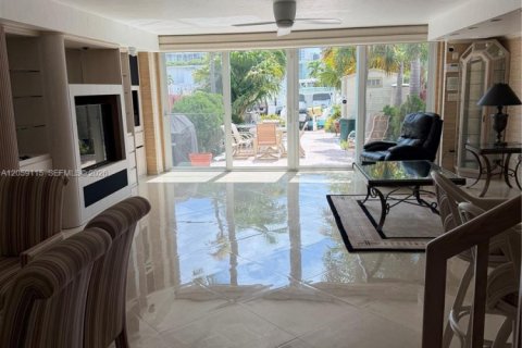 Condo in Hallandale Beach, Florida, 3 bedrooms № 2264183 - photo 7