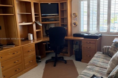 Condo in Hallandale Beach, Florida, 3 bedrooms № 2264183 - photo 22