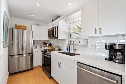 Condo in Fort Lauderdale, Florida, 2 bedrooms  № 2023347 - photo 5