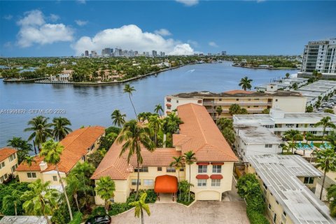 Condo in Fort Lauderdale, Florida, 2 bedrooms  № 2023347 - photo 22