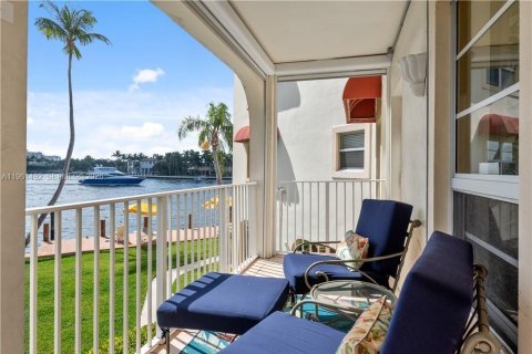 Condo in Fort Lauderdale, Florida, 2 bedrooms  № 2023347 - photo 17
