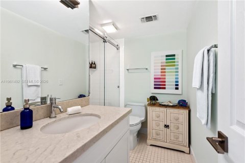 Condo in Fort Lauderdale, Florida, 2 bedrooms  № 2023347 - photo 16