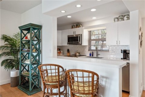 Condo in Fort Lauderdale, Florida, 2 bedrooms  № 2023347 - photo 6