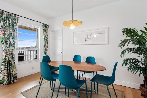 Condo in Fort Lauderdale, Florida, 2 bedrooms  № 2023347 - photo 9