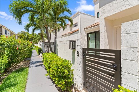 Купить таунхаус в Авентура, Флорида 3 спальни, 120.68м2, № 2008950 - фото 4