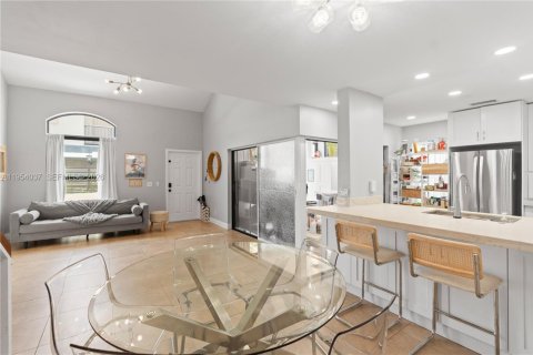 Купить таунхаус в Авентура, Флорида 3 спальни, 120.68м2, № 2008950 - фото 17