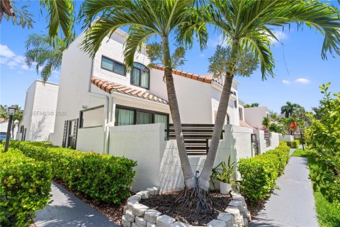 Купить таунхаус в Авентура, Флорида 3 спальни, 120.68м2, № 2008950 - фото 8