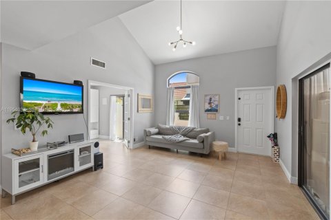 Купить таунхаус в Авентура, Флорида 3 спальни, 120.68м2, № 2008950 - фото 12