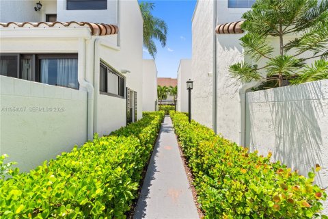 Купить таунхаус в Авентура, Флорида 3 спальни, 120.68м2, № 2008950 - фото 7