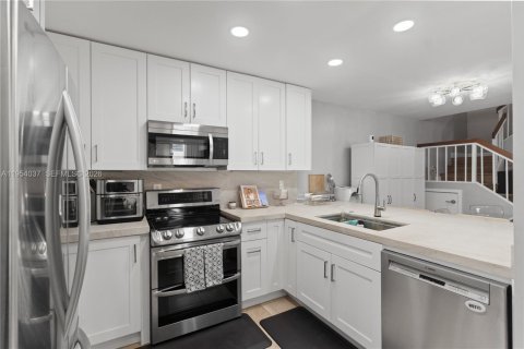 Купить таунхаус в Авентура, Флорида 3 спальни, 120.68м2, № 2008950 - фото 19