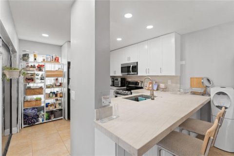 Купить таунхаус в Авентура, Флорида 3 спальни, 120.68м2, № 2008950 - фото 15