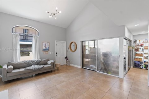 Купить таунхаус в Авентура, Флорида 3 спальни, 120.68м2, № 2008950 - фото 11