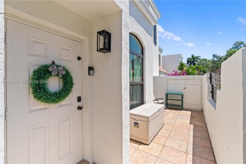 Купить таунхаус в Авентура, Флорида 3 спальни, 120.68м2, № 2008950 - фото 6