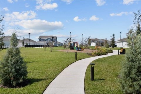 House in Winter Haven, Florida 3 bedrooms, 138.05 sq.m. № 2068685 - photo 16