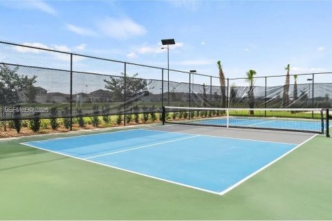 House in Winter Haven, Florida 3 bedrooms, 138.05 sq.m. № 2068685 - photo 12