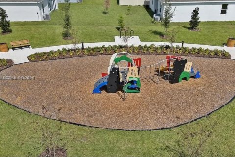 House in Winter Haven, Florida 3 bedrooms, 138.05 sq.m. № 2068685 - photo 15