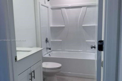 Villa ou maison à louer à Fort Myers, Floride: 3 chambres № 2008361 - photo 8