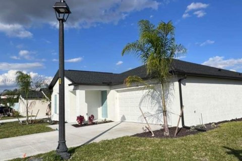 Villa ou maison à louer à Fort Myers, Floride: 3 chambres № 2008361 - photo 21