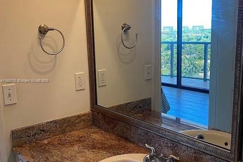 Condo in Miami, Florida, 2 bedrooms  № 1896625 - photo 27