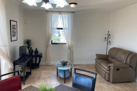 Condo in Miami, Florida, 2 bedrooms  № 1896625 - photo 9