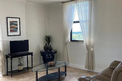 Condo in Miami, Florida, 2 bedrooms  № 1896625 - photo 10