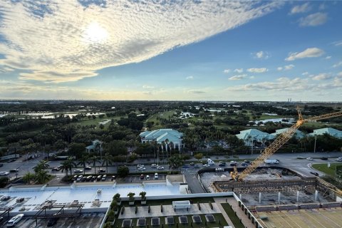 Condo in Doral, Florida, 1 bedroom  № 1949594 - photo 14
